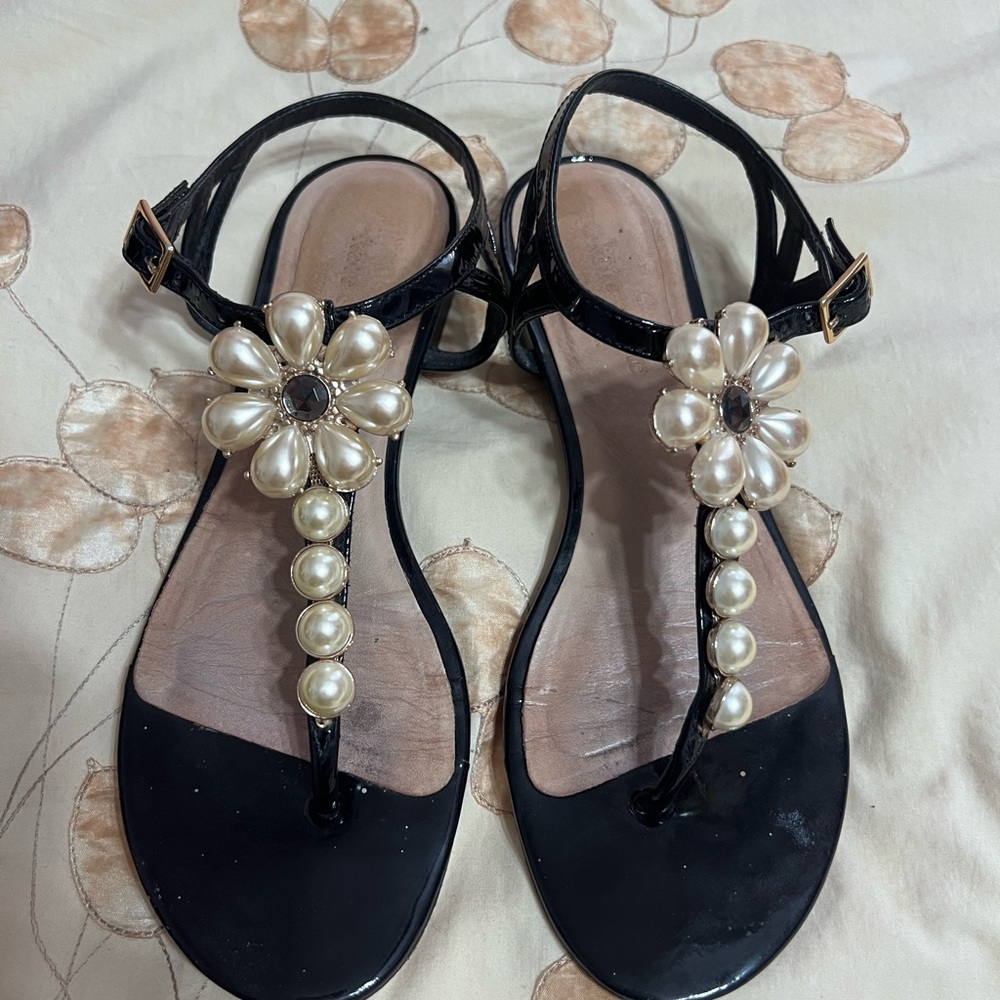 Kate Spade Elegant Black Sandals with Pearl Embellishments